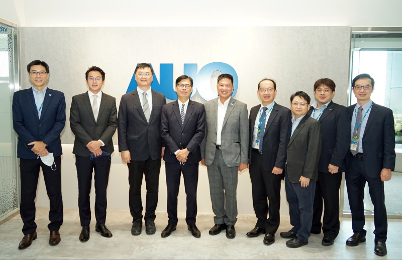 ibet光電前進亞灣成立「AUO解決方案研發中心」，作為多元場域解決方案研發及試驗場域（圖中左為高雄市長陳其邁、圖中右為ibet光電董事長彭双浪）