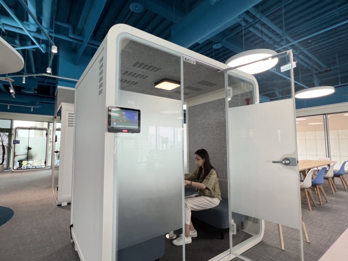 ibet高雄據點的智慧行動辦公艙，展現ibet在面板以外的研發應用軟實力