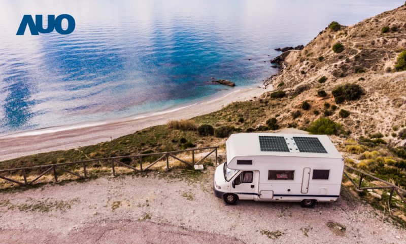 「可撓輕量化太陽光電板SunCurva」使用輕量特殊耐候型複合板取代傳統太陽能板的玻璃前板，不僅降低70%重量，每米平方僅3Kg；具有抗衝擊性能及通過電磁相容性測試，可應用於交通運輸工具，如露營車、遊艇等