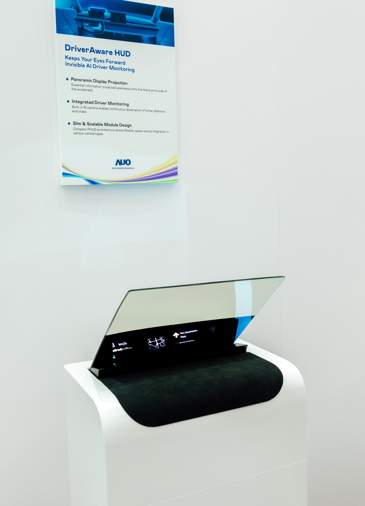 DriverAware HUD结合抬头显示器与隐藏式红外线摄影机，将车速、导航及警示讯息投影于挡风玻璃上，完美对齐驾驶目不离路的视线，同时，透过AI 监控驾驶注意力以提升安全性。